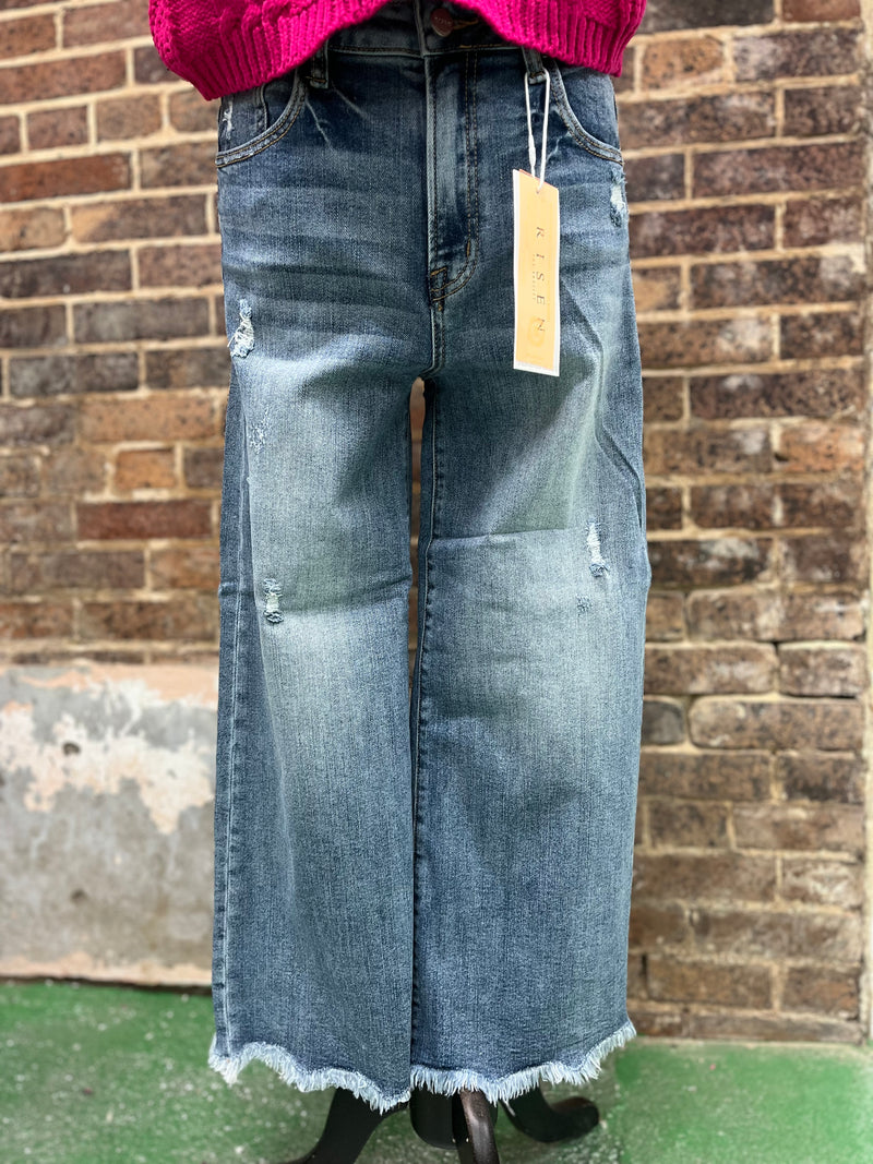 Risen Frayed Hem Jeans